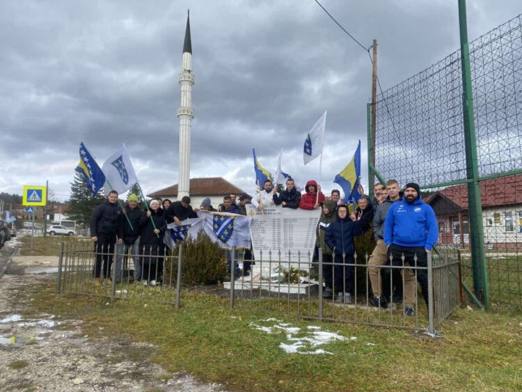 Obilježen Dan državnosti u Crnoj rijeci: Polaganje cvijeća i prigodan program