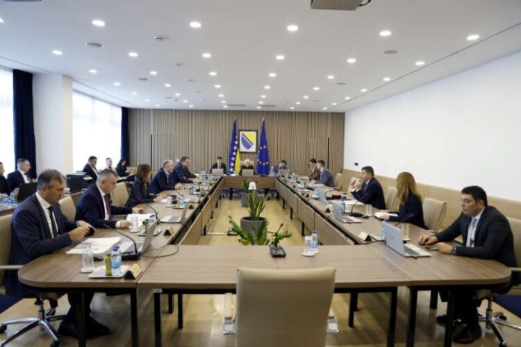 Vijeće ministara BiH usvojilo odluku, ide isplata 1.000 KM pomoći za zaposlene u bh. institucijama