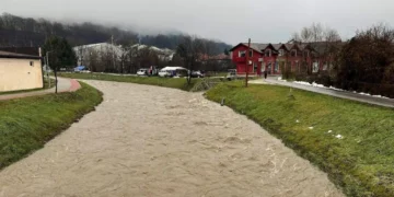 Objavljeno upozorenje za učenike OŠ Gornji Vakuf i njihove roditelje: Opasno povišen vodostaj Vrbasa