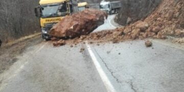 Vozači, oprez: Zbog većeg odrona još je zatvorena dionica na magistralnom putu M-17