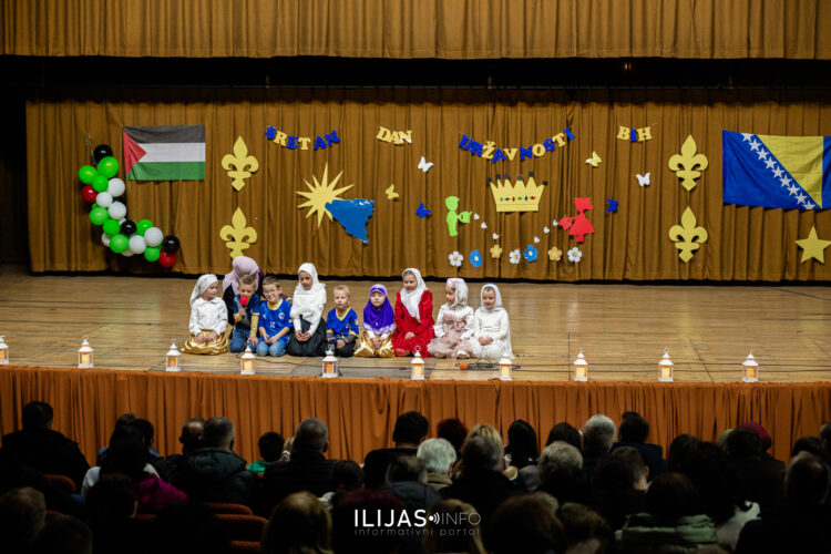 Predškolska ustanova „Behar“ obilježila Dan državnosti svečanom priredbom u kino sali (FOTO)