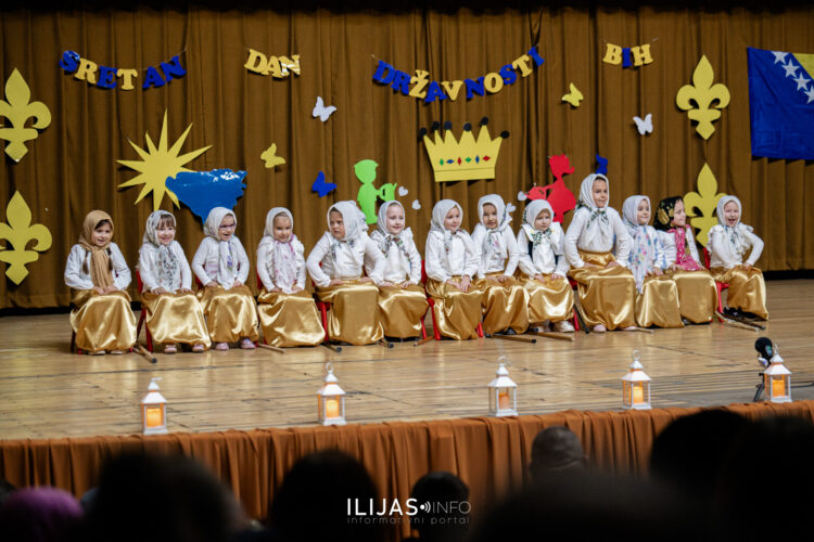 Predškolska ustanova „Behar“ obilježila Dan državnosti svečanom priredbom u kino sali (FOTO)