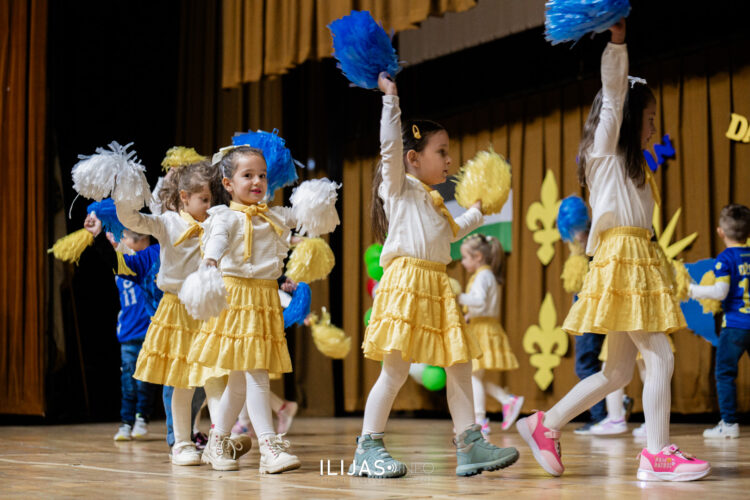Predškolska ustanova „Behar“ obilježila Dan državnosti svečanom priredbom u kino sali (FOTO)