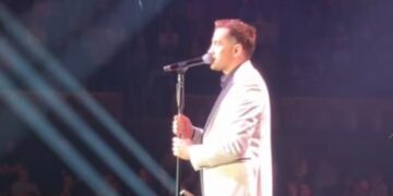 Humanitarni gest večeri: Mirza Selimović cjelokupni prihod koncerta u Tuzli donira Domu za nezbrinutu djecu