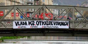 U Sarajevu osvanuo transparent “Vlada KS, otkažite utakmicu”