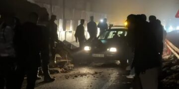 Vojnici OS BiH i narod čistili odron kako bi prošlo vozilo s hitnim slučajem