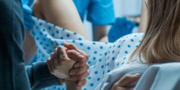 Pravo na pratnju na porodu ponovo odbijeno: Porodilje ostavljene bez podrške