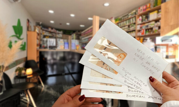 Human gest apoteke u Sarajevu: Petkom nasumično penzionerima uz lijekove daruju i novac