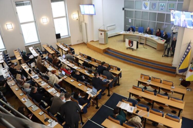 Skupština KS odobrila kupovinu šest stanova u Ilijašu za branilačku populaciju