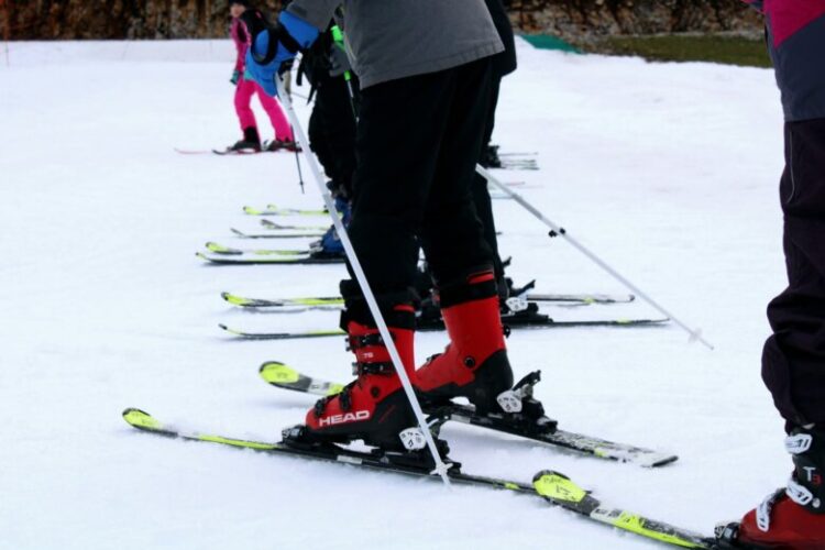 Počela škola skijanja: Više od 4.000 učenika na olimpijskim planinama u KS