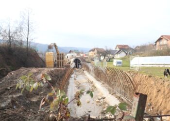 U toku lll faza uređenja korita potoka Gnionica