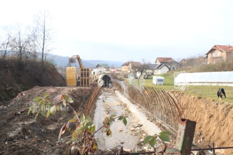 U toku lll faza uređenja korita potoka Gnionica