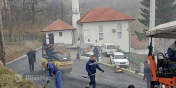 Asfaltiran parking prostor kod mekteba u Gornjoj Karauli