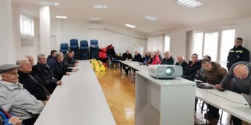 Ilijašanin Elvir Čutura održao nekoliko edukativnih predavanja o pčelarstvu u Crnoj Gori