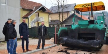 Asfaltiranje lokalnog puta u naselju Vratuša