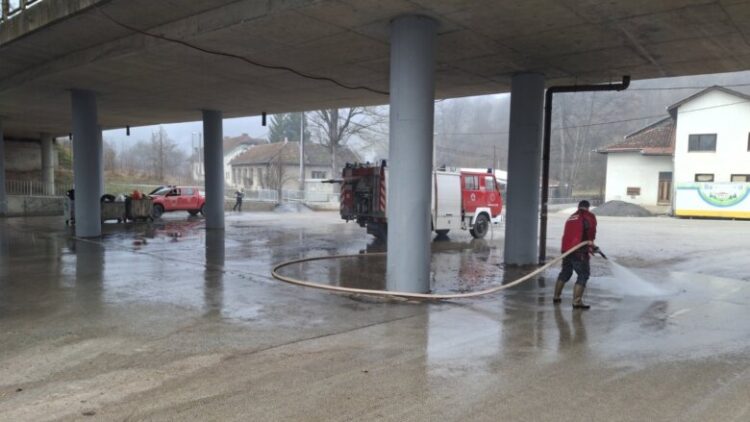 Vrijedni vatrogasci DVD Srednje ponovo u akciji: Očišćen plato u Srednjem