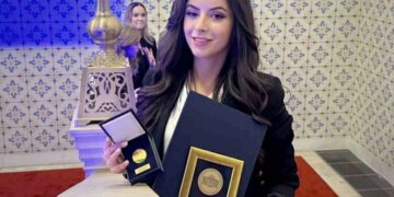 Nejra Durmić iz Ilijaša dobitnica još jedne Zlatne značke za najbolji prosjek na Fakultetu za upravu