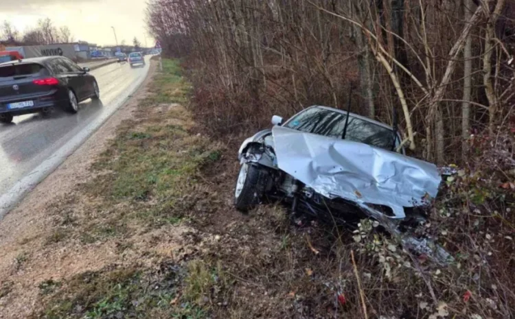 Nova nesreća na bh. putevima: Vozilo završilo pored ceste, dvije osobe povrijeđene