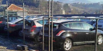 Eksplozija u Krivoglavcima kod Vogošće, oštećeno više vozila (FOTO)