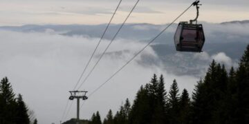 Sumorni prizori Sarajeva s Trebevića, grad se opet “guši” u smogu