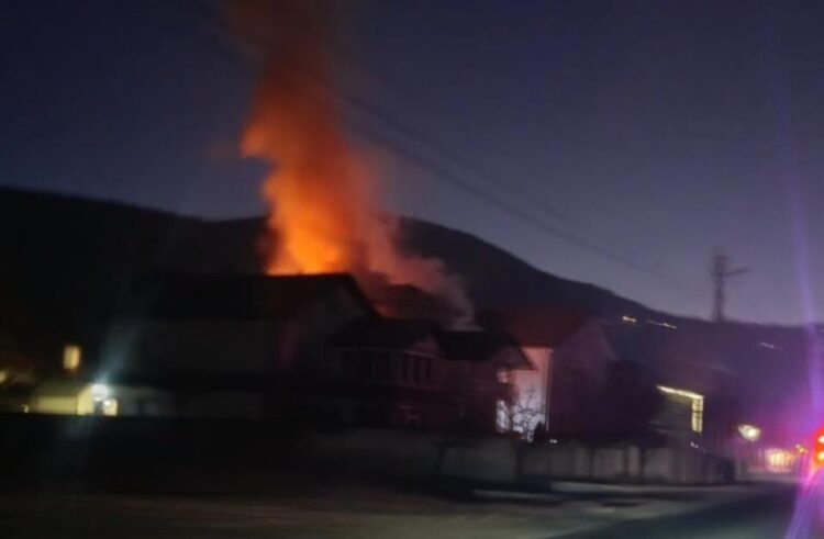 Požar na porodičnoj kući u Malešićima kod Ilijaša (VIDEO)