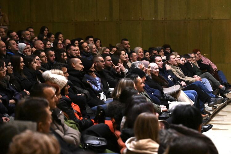 Kultna komedija „Državni lopov“ oduševila Ilijaš – smijeh od prve do posljednje scene (FOTO)