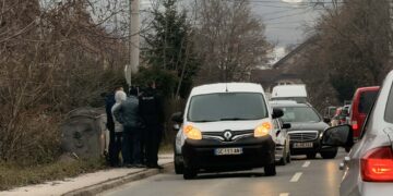 Lančani sudar u Podlugovima: Tri vozila učestvovala, saobraćaj usporen (FOTO)