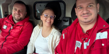 Ekipa lukavačke Hitne pomoći porodila ženu u sanitetu: Na svijet stigao zdrav dječak