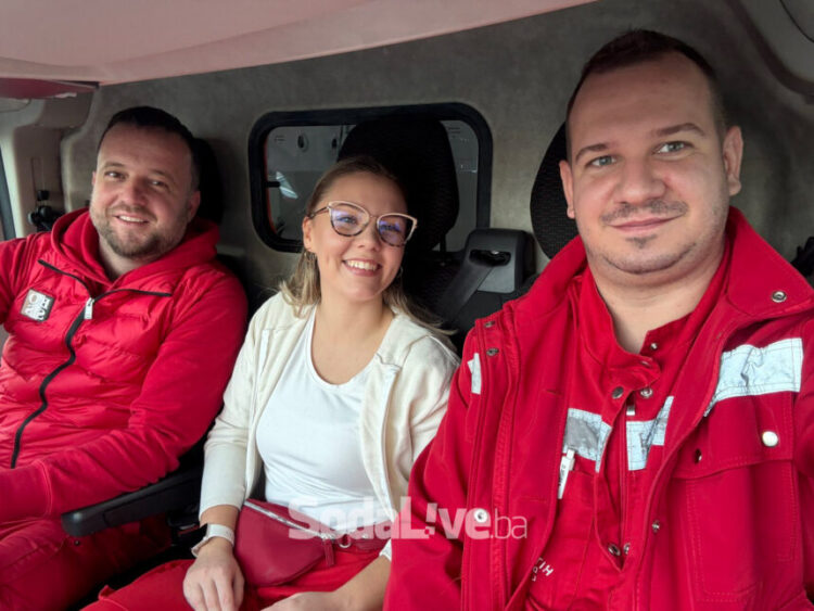 Ekipa lukavačke Hitne pomoći porodila ženu u sanitetu: Na svijet stigao zdrav dječak