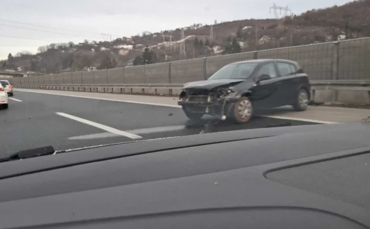 Nesreća na autoputu kod Sarajeva: Automobil udario u zaštitnu ogradu, saobraćaj usporen