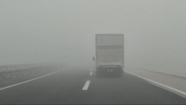 Katastrofalni uvjeti za vožnju: Gusta magla na putu od Visokog do Sarajeva