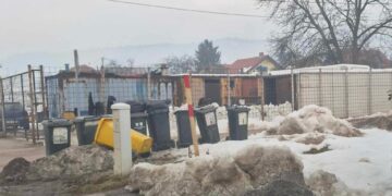 Neredovan odvoz smeća u Lješevu: Kante pune danima, građani traže odgovor