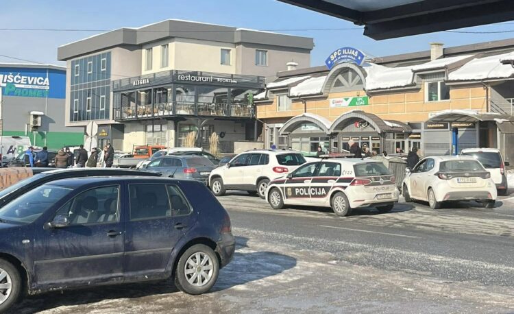 Saobraćajna nezgoda u Podlugovima: Policija na terenu, saobraćaj usporen