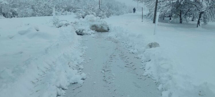 Apel nadležnima i privatnim izvođačima: Neodgovorno čišćenje snijega ugrožava građane