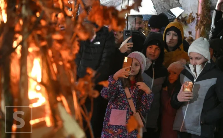 Pravoslavni vjernici paljenjem badnjaka u Sarajevu najavili dolazak Božića