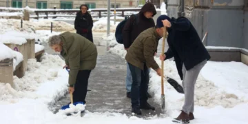 Rad” objavio poziv za angažman 100 radnika na čišćenju snijega i leda: Ovo su uvjeti