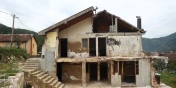 Obećanja bez krova nad glavom: Kako vlasti zaboravljaju porodice iz Jablanice