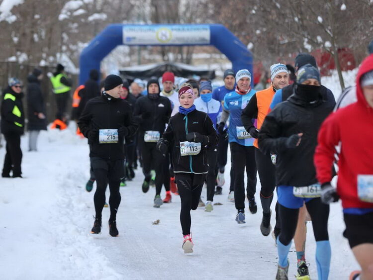 Više stotina trkača na ledu na Darivi u Sarajevu: Žele podići svijest o zagađenju zraka