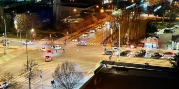 Automobil udario dijete kod zgrade Elektroprivrede u Sarajevu, saobraćaj blokiran