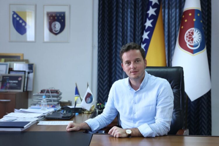 Premijer Uk: Besplatni higijenski ulošci koje smo uveli u srednje škole su pitanje dostojanstva