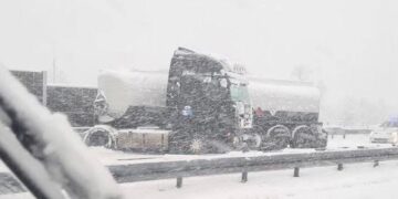 Saobraćajna nezgoda na autoputu Visoko-Podlugovi: Vozač kamiona izgubio kontrolu