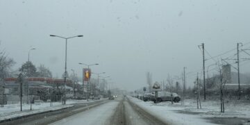 Snijeg izazvao haos na cestama: Otežan promet u BiH, na nekim dionicama obustava saobraćaja za teretna vozila