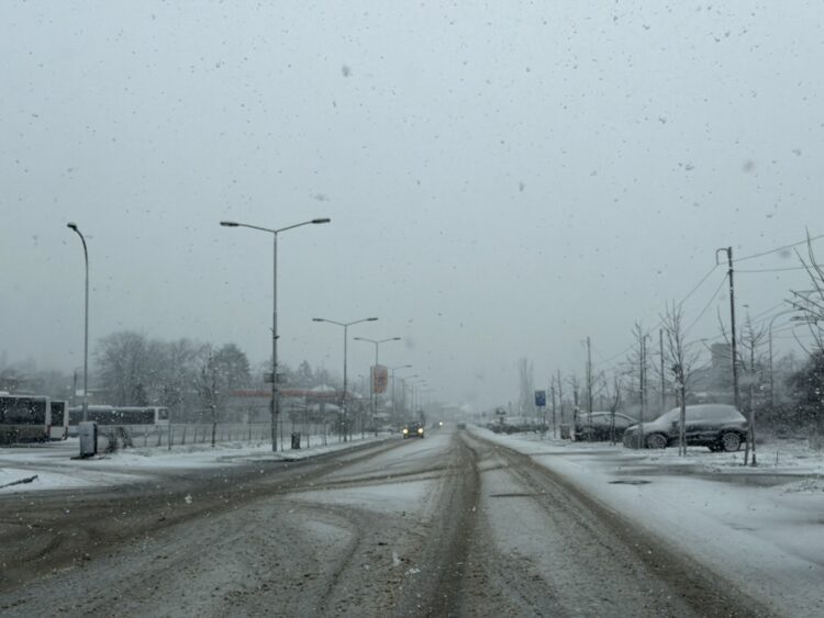 Snijeg izazvao haos na cestama: Otežan promet u BiH, na nekim dionicama obustava saobraćaja za teretna vozila