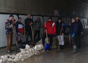 Mještani Ljubnića organizovali akciju čišćenja snijega (FOTO)