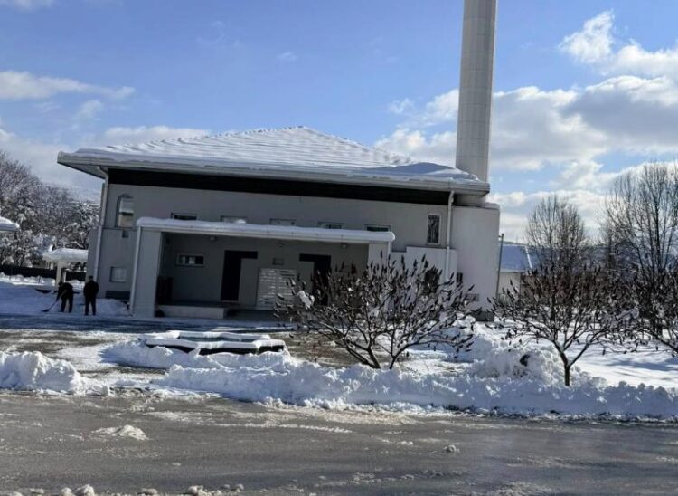 Firma Pelex d.o.o. besplatno očistila harem i parking džamije u Podlugovima