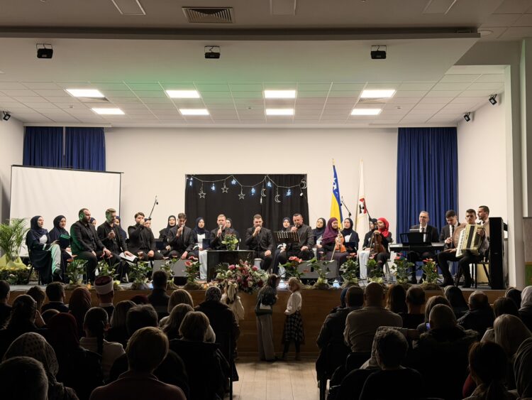 U prepunoj sali Radničkog doma u Varešu održan predramazanski koncert u izvedbi ansambla Preporod Ilijaš