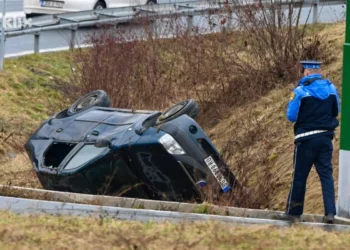 Prevrnuo se automobil na uključenju na autoput kod Vogošće