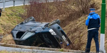 Prevrnuo se automobil na uključenju na autoput kod Vogošće