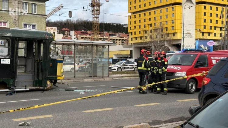 Jedna osoba poginula u iskakanju tramvaja u Sarajevu