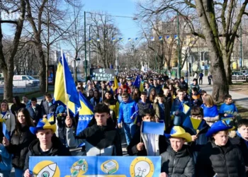 Više od 3.000 sarajevskih učenika učestvovalo u defileu povodom Dana nezavisnosti BiH